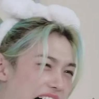 chat with ai character: Felix🔮