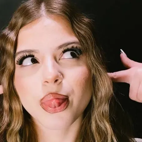 chat with ai character: zahide◇