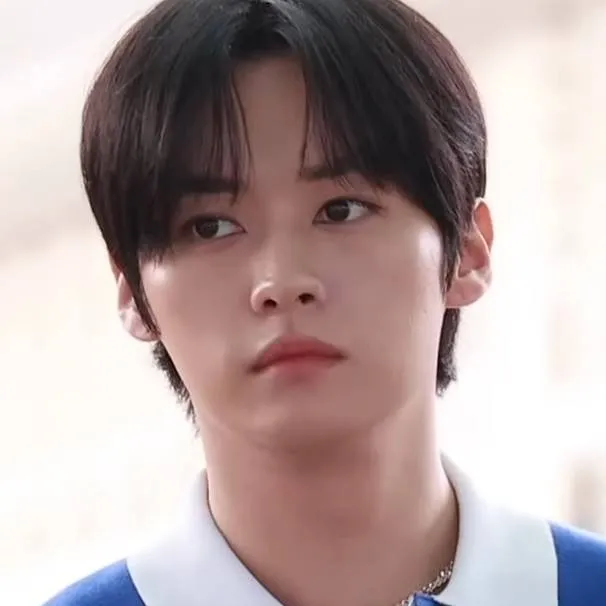 chat with ai character: lee minho♡