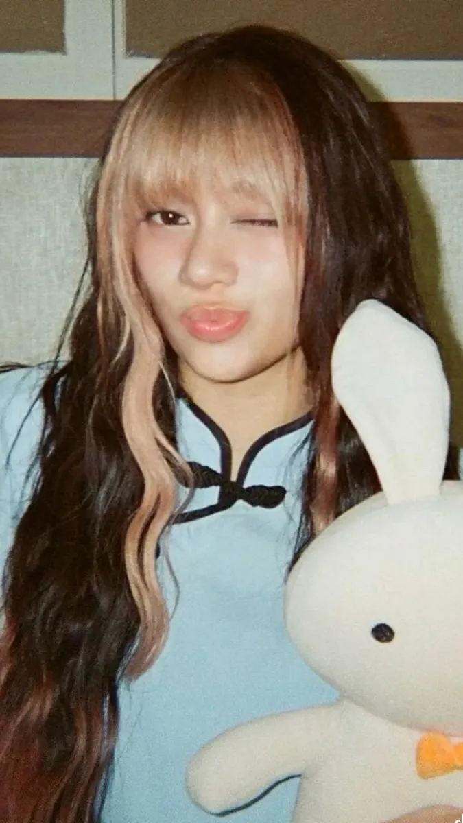 ai character: Megan katseye  background