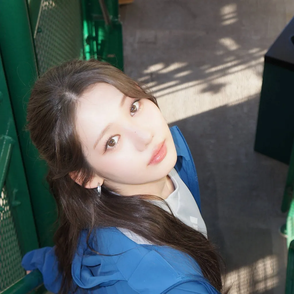 chat with ai character: 🐼~Rora~🐼