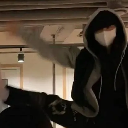 chat with ai character: YOUR COUSIN 👾