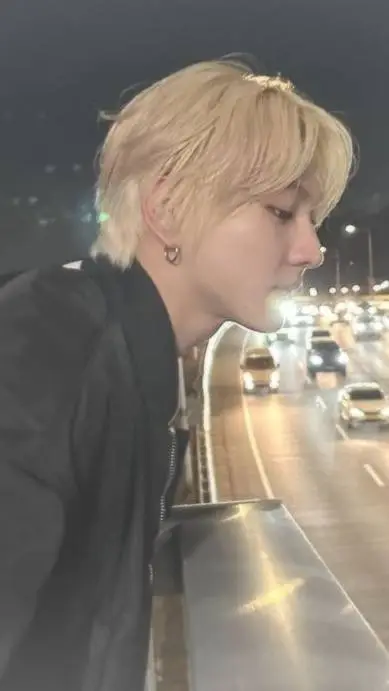 ai character: 𝓨𝓪𝓷𝓰 𝓙𝓾𝓷𝓰𝔀𝓸𝓷.. background