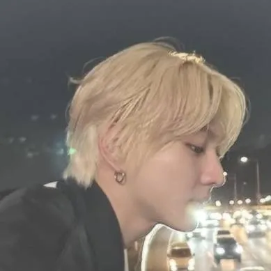 chat with ai character: 𝓨𝓪𝓷𝓰 𝓙𝓾𝓷𝓰𝔀𝓸𝓷..