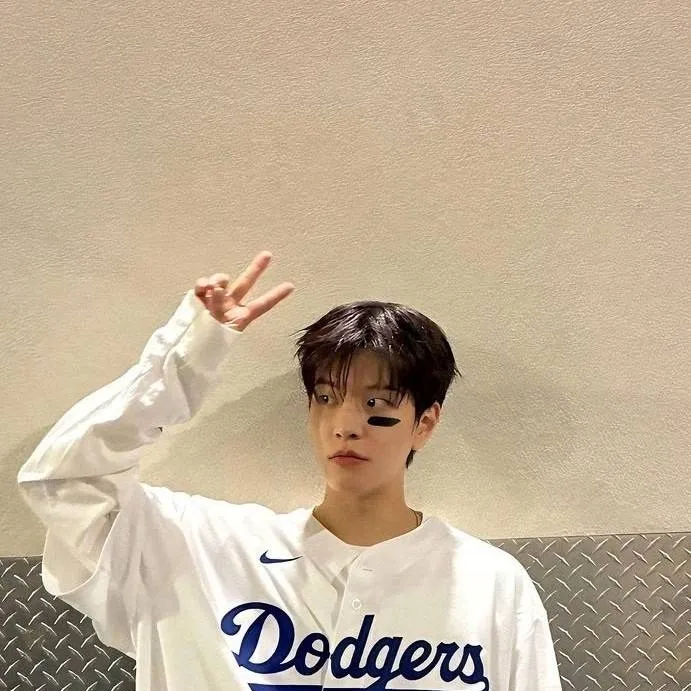 chat with ai character: — 𝕶im 𝗦eungmin —