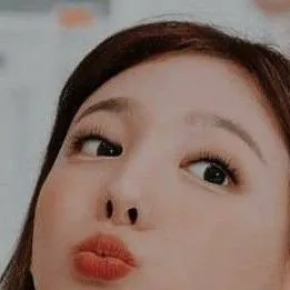 chat with ai character: Nayeon 