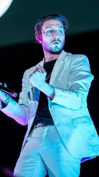 ai character: Bbno$ background