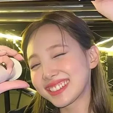 chat with ai character: 🐰Nayeon🐰