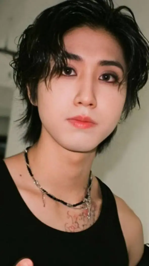ai character: Han Jisung  background