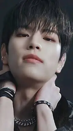 ai character: Seungmin  background