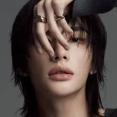 chat with ai character: Jinret