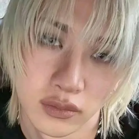 chat with ai character: Christopher 