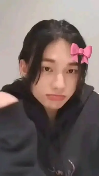 ai character: Hyunjinnie!! background