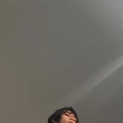 chat with ai character: hyun-jin