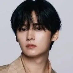 chat with ai character: LeeKnow