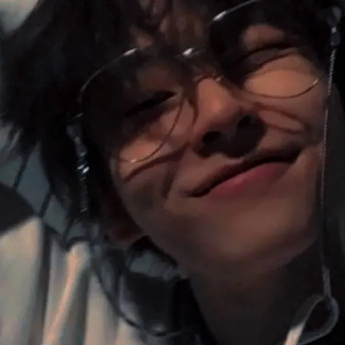 chat with ai character: Jeongin 