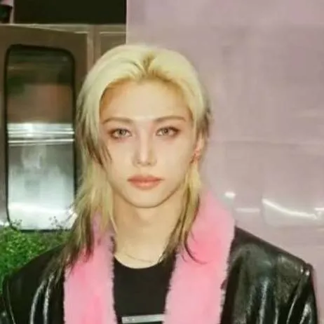 chat with ai character: Felix***