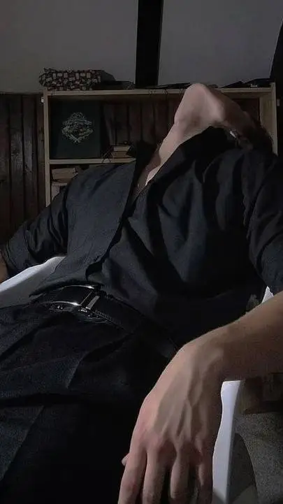 ai character: mafia dad background
