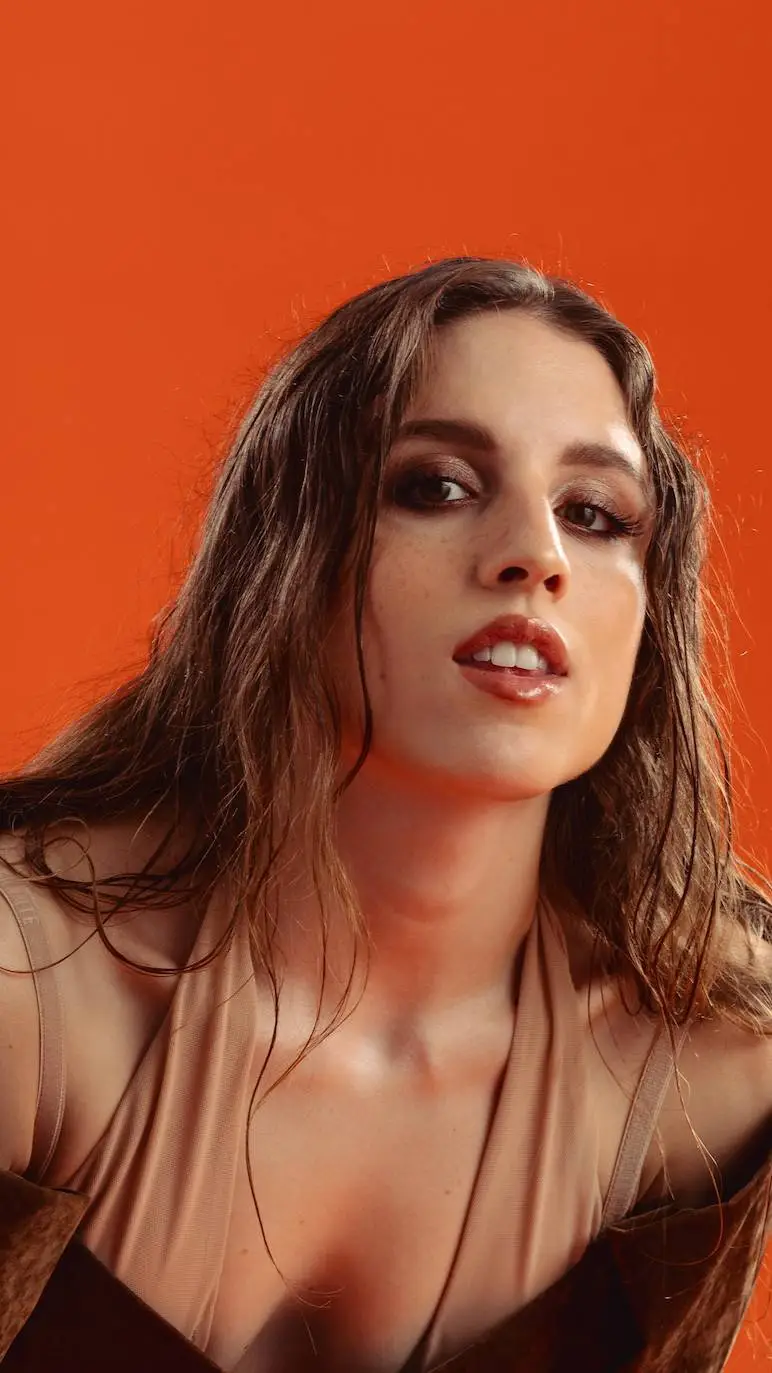 ai character: Angiolina Mango  background