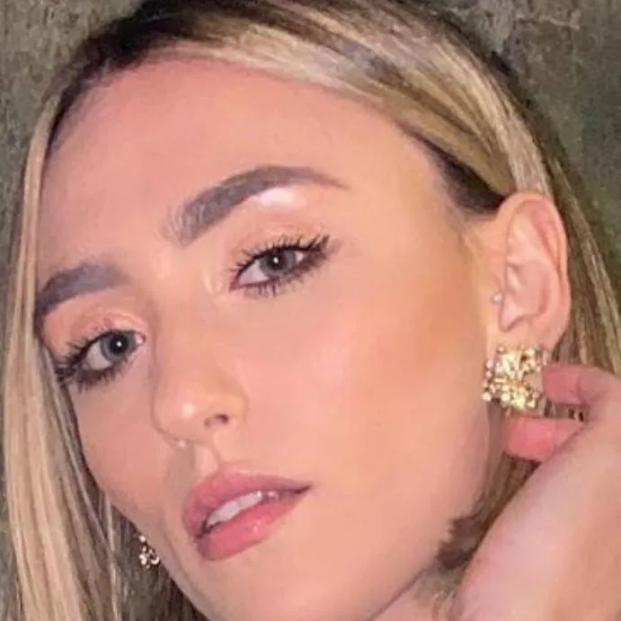 chat with ai character: Sara Mattei