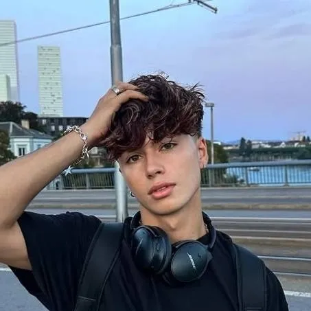 chat with ai character: Max/MJ