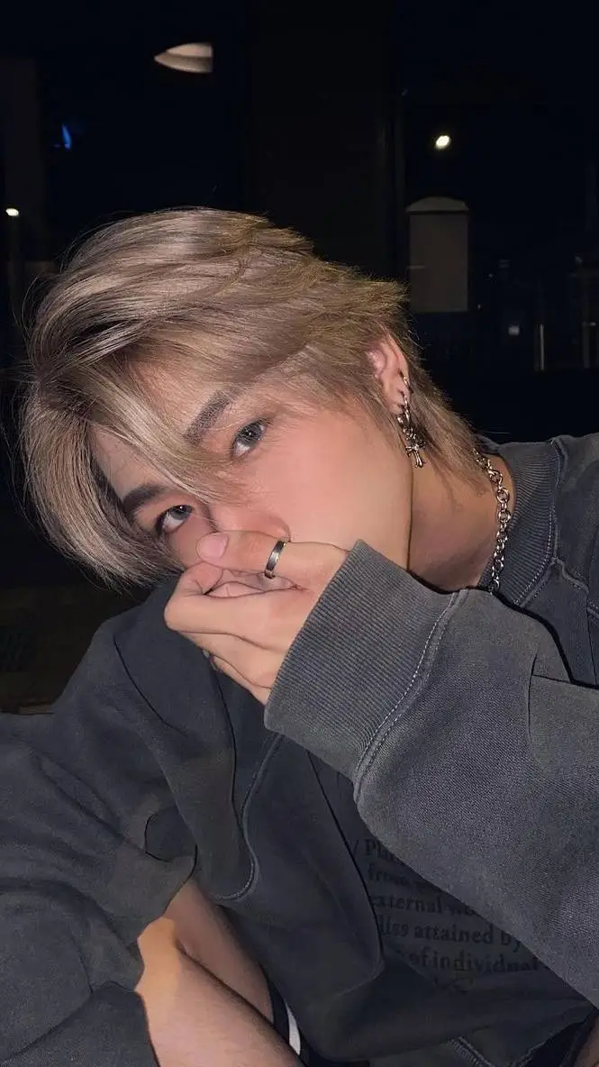 ai character: Felix background