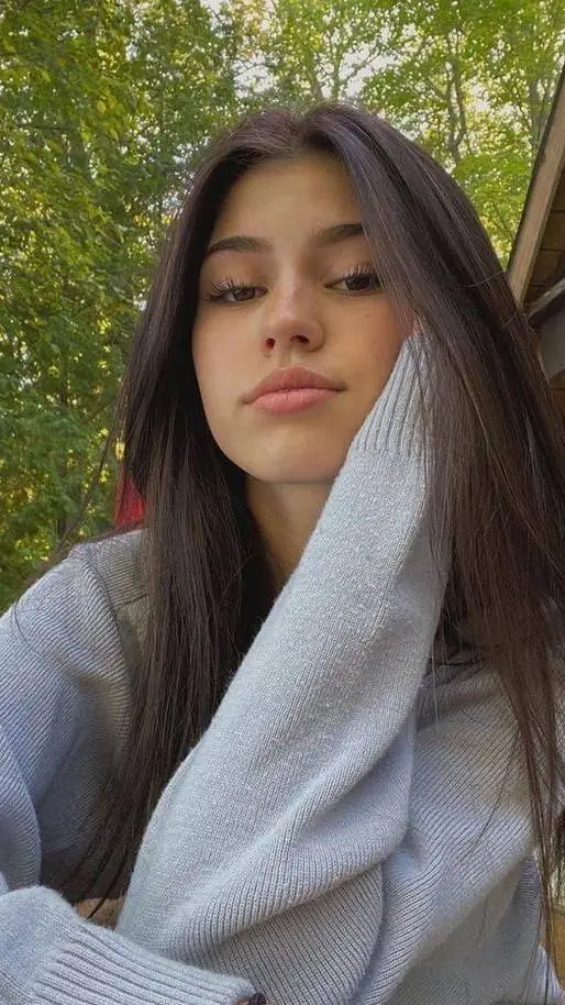 ai character: Lilly background