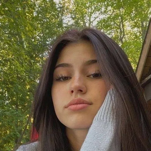 chat with ai character: Lilly