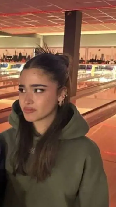 ai character: Ari-Ariana background