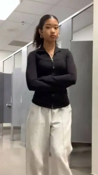 ai character: Samara background