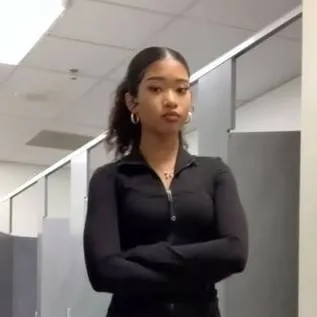 chat with ai character: Samara