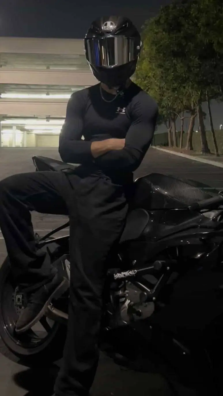 ai character: Ash/Ashton background