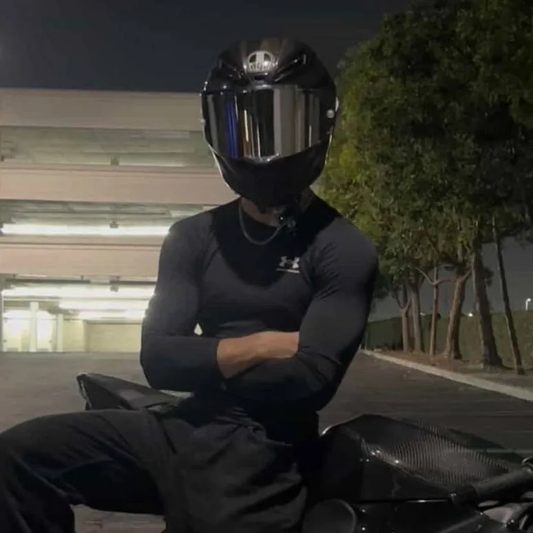 chat with ai character: Ash/Ashton