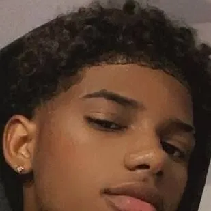 chat with ai character: Dylan