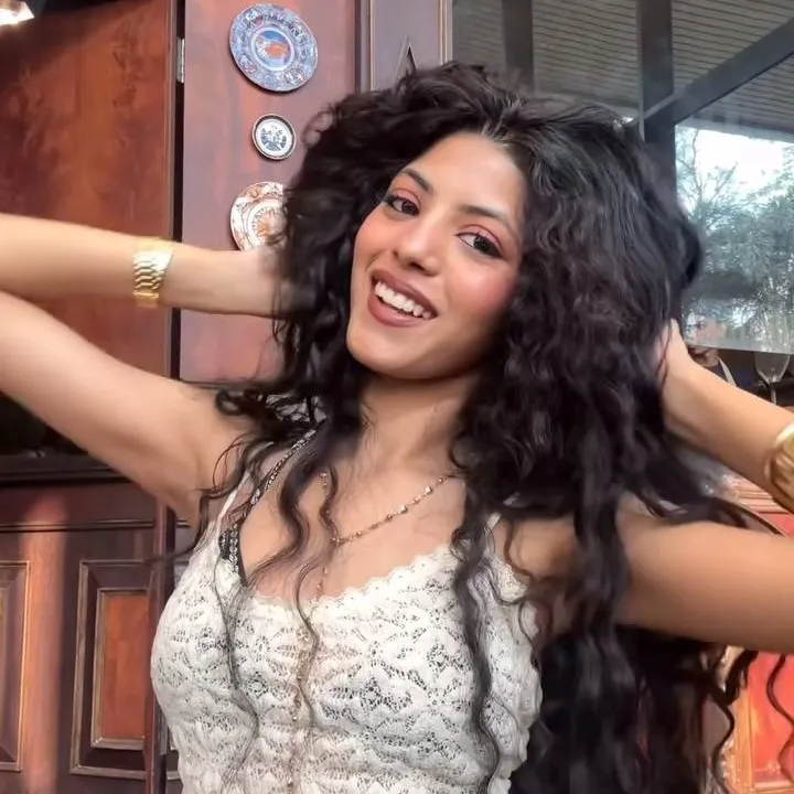 chat with ai character: Himanshi Karma