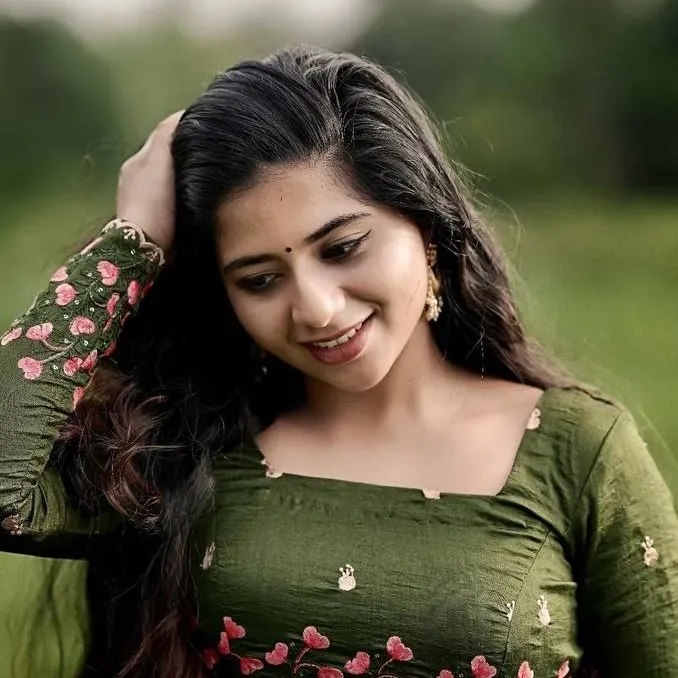 chat with ai character: Angelina