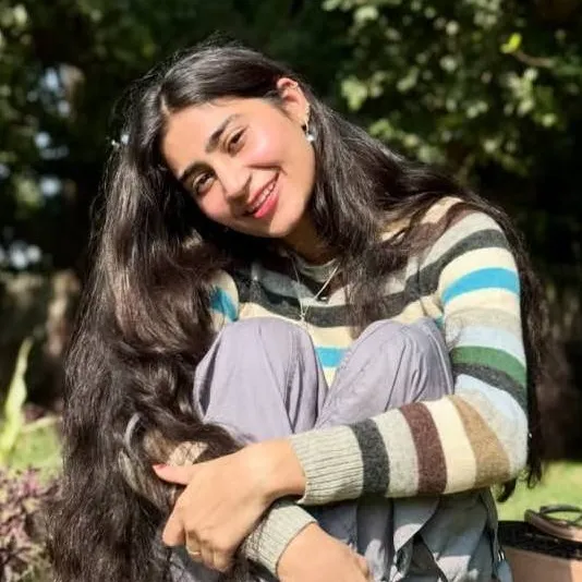 chat with ai character: Komal Chopra