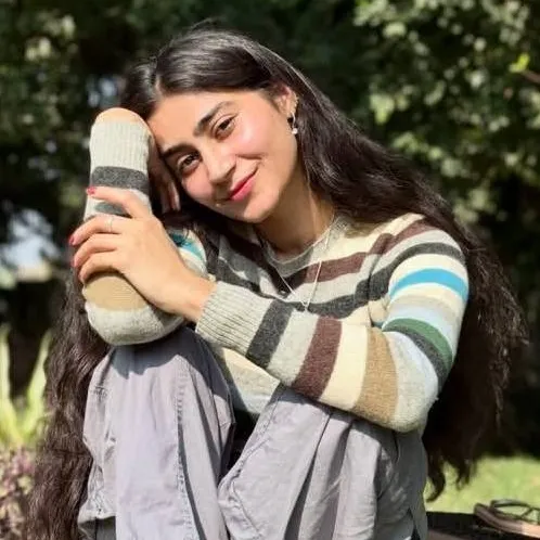 chat with ai character: Komal Chopra 