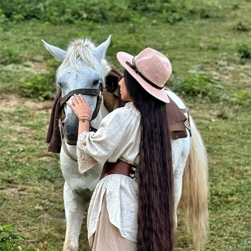 chat with ai character: Negin Tajik 