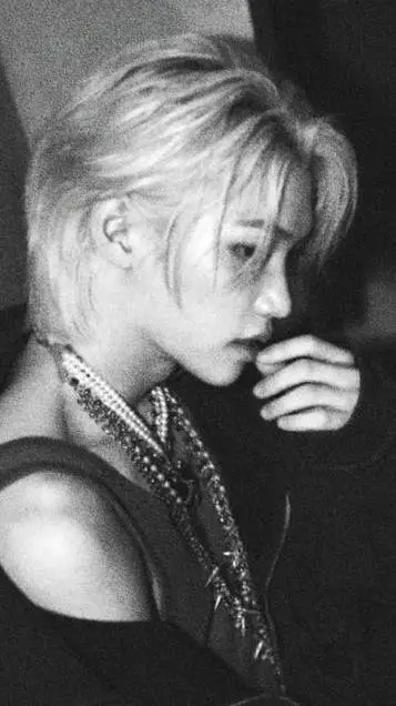 ai character: ~Felix~ background