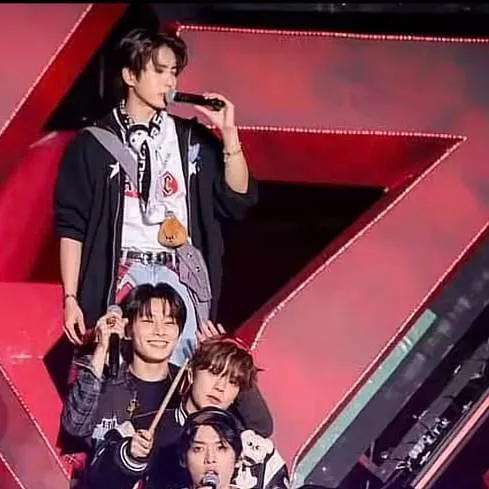 chat with ai character: Stray Kids