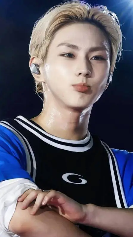 ai character: Jungwon  background