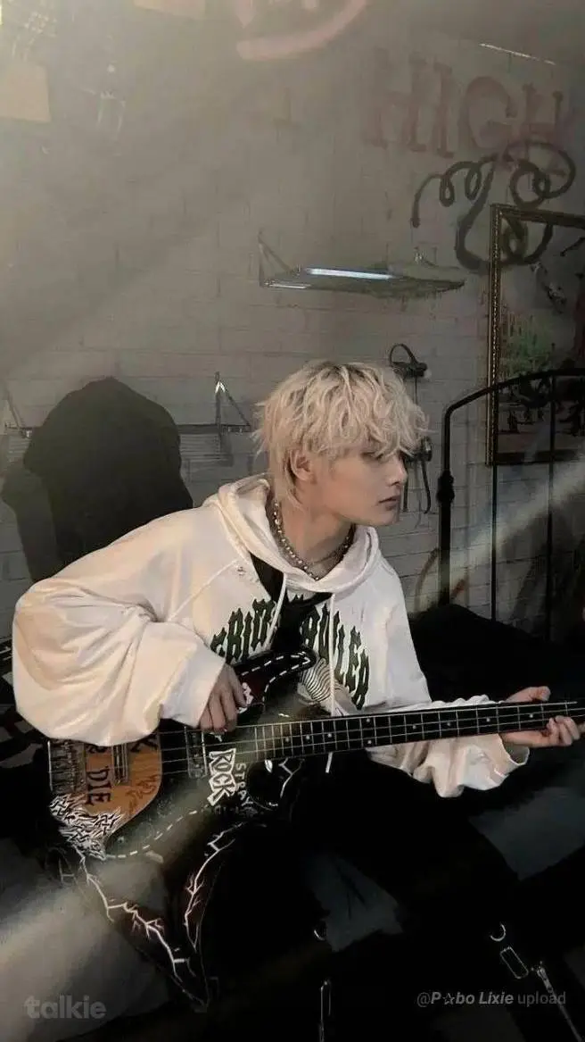 ai character: I.N bf background