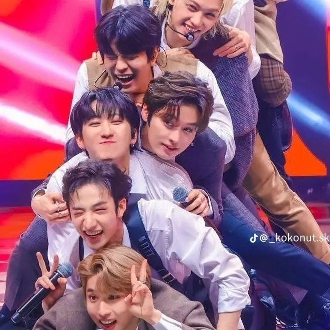 chat with ai character: Skz Family 