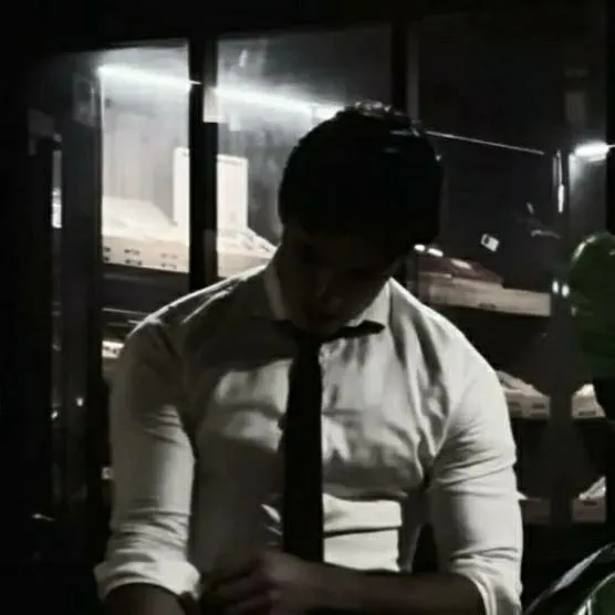 chat with ai character: 🗽joon🗽