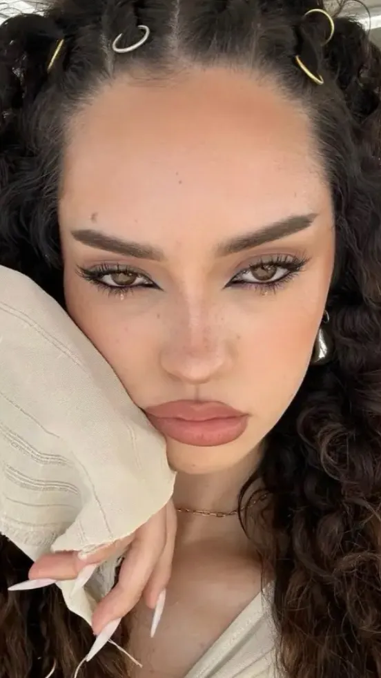 ai character: Daniela Katseye! background