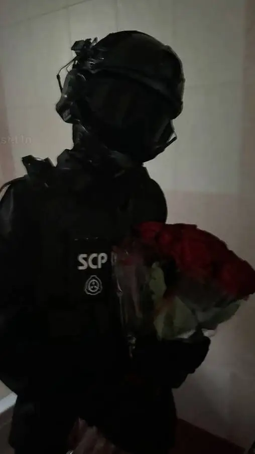 ai character: Militar Enamorado background