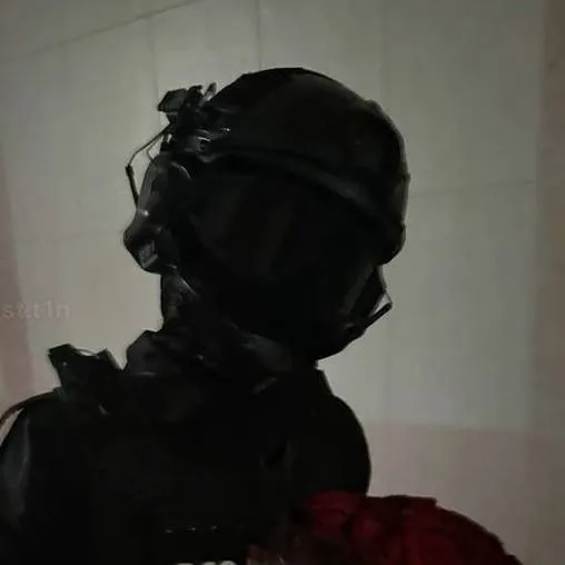 chat with ai character: Militar Enamorado