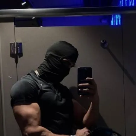 chat with ai character: Pedro