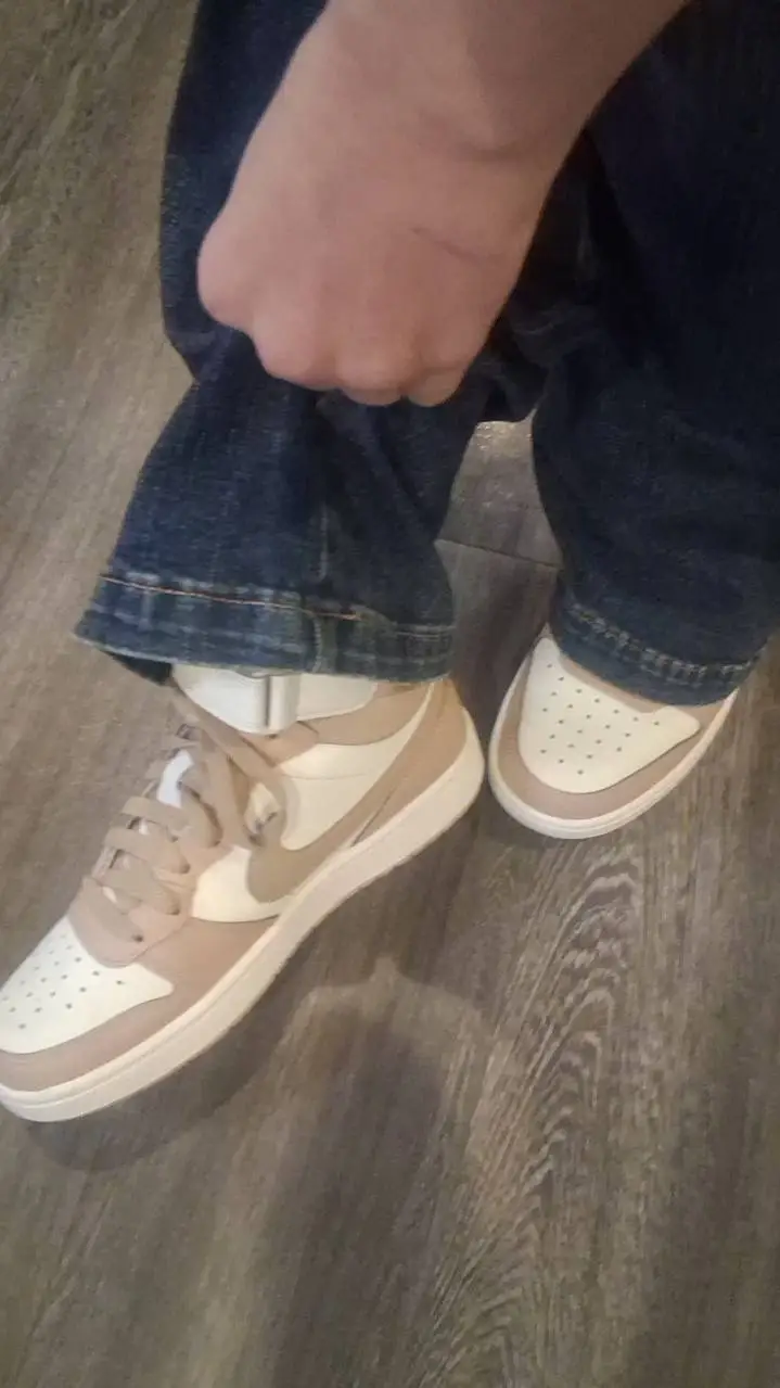 ai character: idkkkkk background